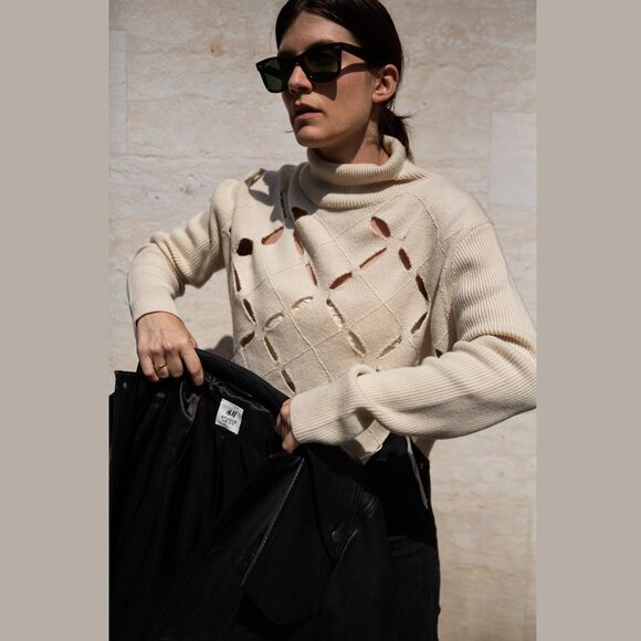 H&M Cashmere-blend Cream Cut-Out Cropped Turtleneck Sweater Ext-Long Sleeve SzXL - Picture 2 of 7